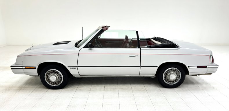 Chrysler-Lebaron-1985-Bright-Silver-Metall-Oxblood-19