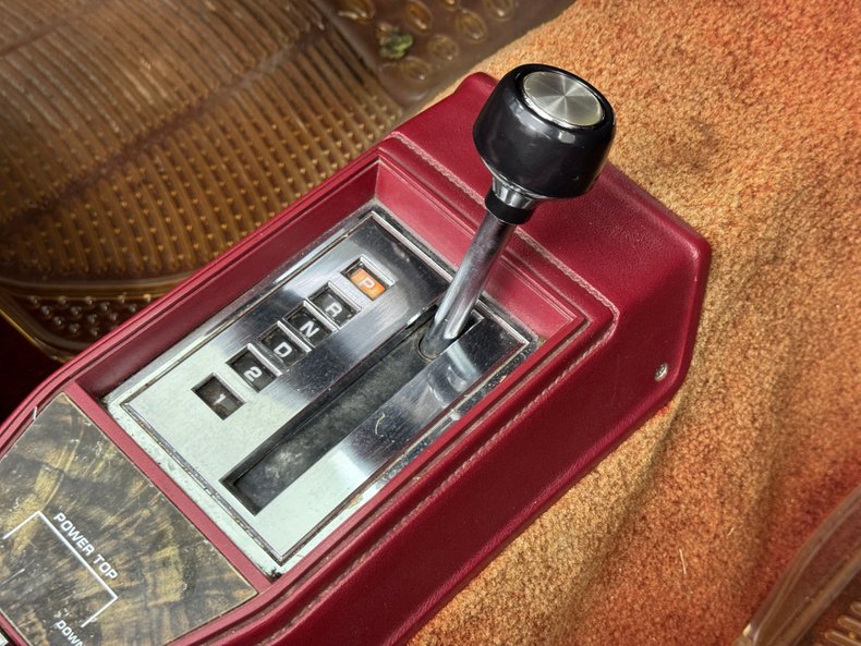 Chrysler-Lebaron-1985-Bright-Silver-Metall-Oxblood-2