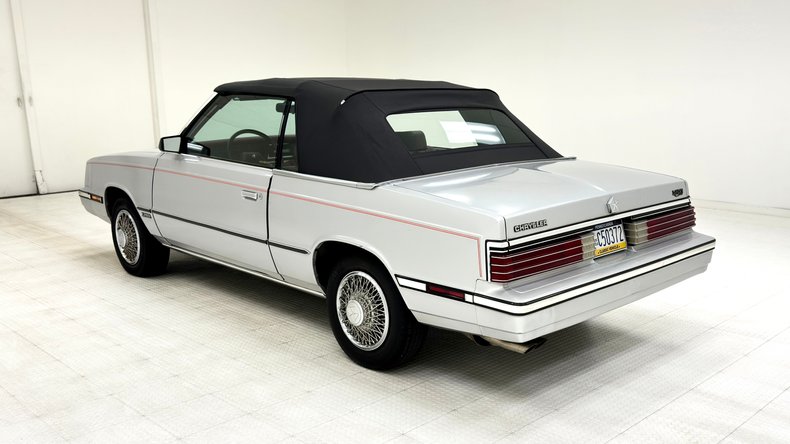 Chrysler-Lebaron-1985-Bright-Silver-Metall-Oxblood-20