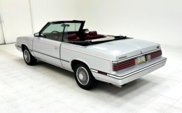 Chrysler-Lebaron-1985-Bright-Silver-Metall-Oxblood-21