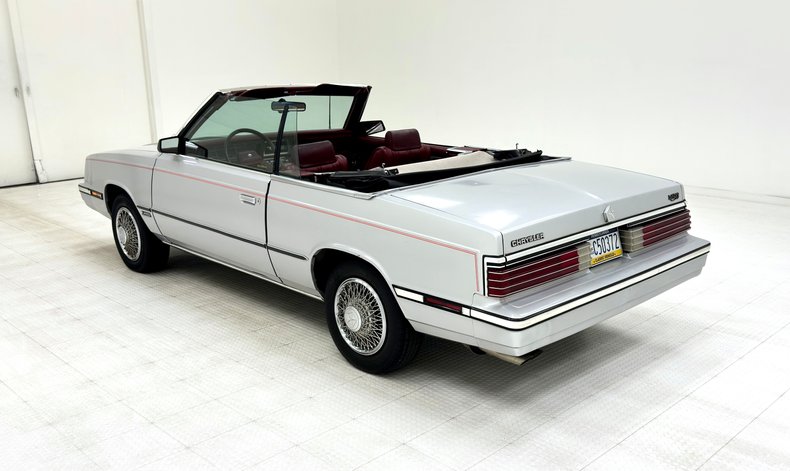 Chrysler-Lebaron-1985-Bright-Silver-Metall-Oxblood-21