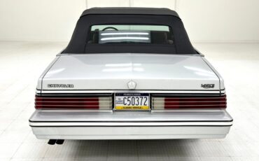 Chrysler-Lebaron-1985-Bright-Silver-Metall-Oxblood-22