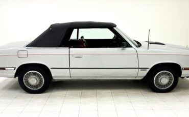 Chrysler-Lebaron-1985-Bright-Silver-Metall-Oxblood-23