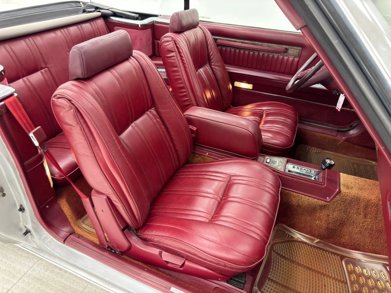 Chrysler-Lebaron-1985-Bright-Silver-Metall-Oxblood-24