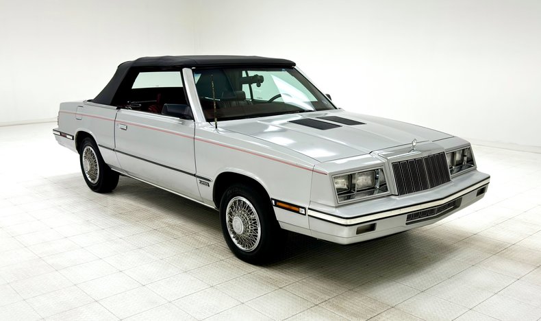 Chrysler-Lebaron-1985-Bright-Silver-Metall-Oxblood-25