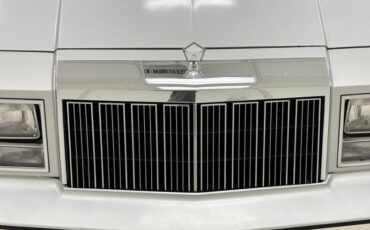 Chrysler-Lebaron-1985-Bright-Silver-Metall-Oxblood-27