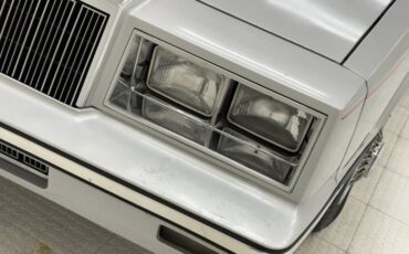 Chrysler-Lebaron-1985-Bright-Silver-Metall-Oxblood-28