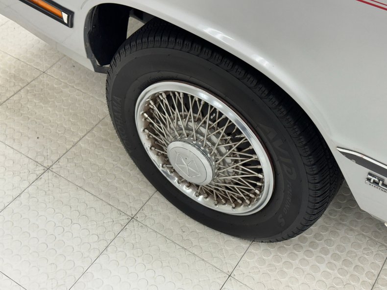 Chrysler-Lebaron-1985-Bright-Silver-Metall-Oxblood-29