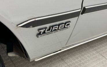 Chrysler-Lebaron-1985-Bright-Silver-Metall-Oxblood-30