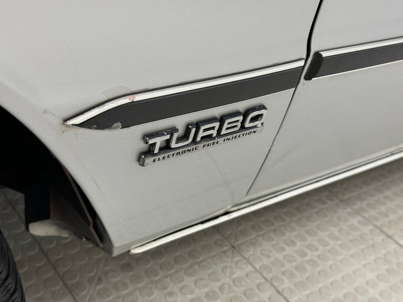 Chrysler-Lebaron-1985-Bright-Silver-Metall-Oxblood-30