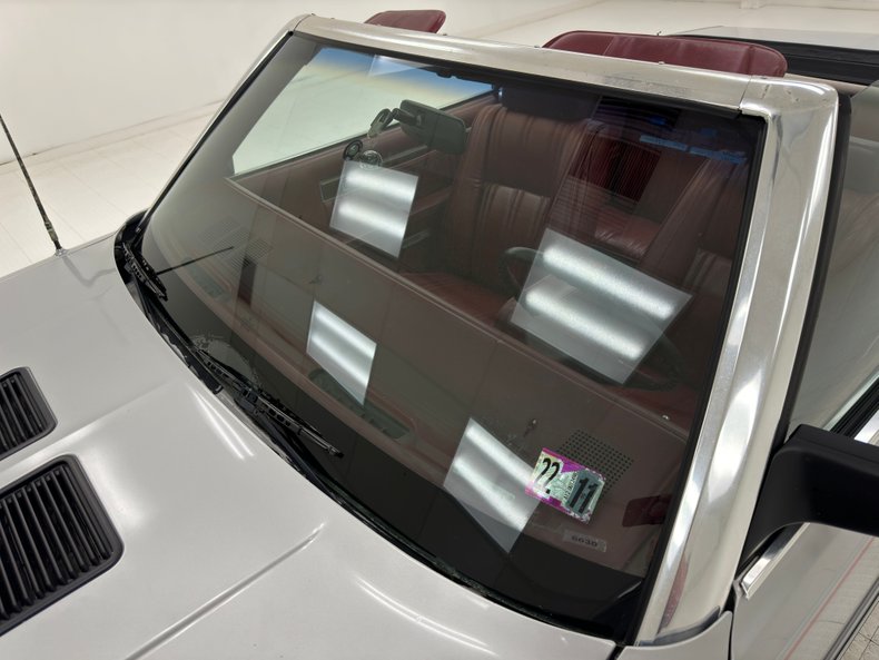 Chrysler-Lebaron-1985-Bright-Silver-Metall-Oxblood-32