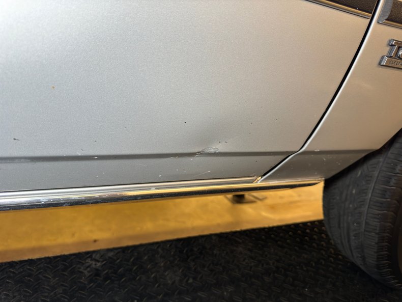 Chrysler-Lebaron-1985-Bright-Silver-Metall-Oxblood-37