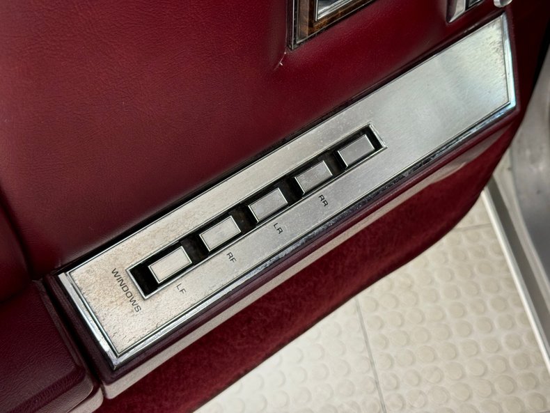 Chrysler-Lebaron-1985-Bright-Silver-Metall-Oxblood-38
