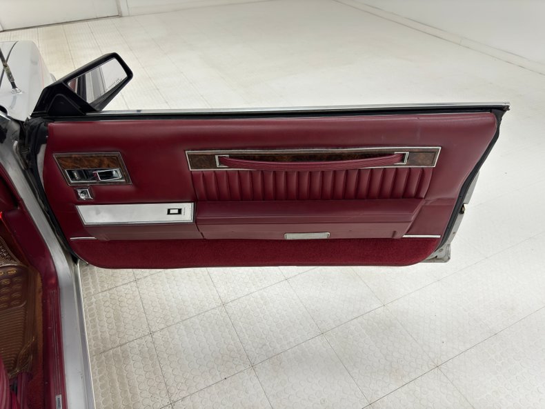 Chrysler-Lebaron-1985-Bright-Silver-Metall-Oxblood-39