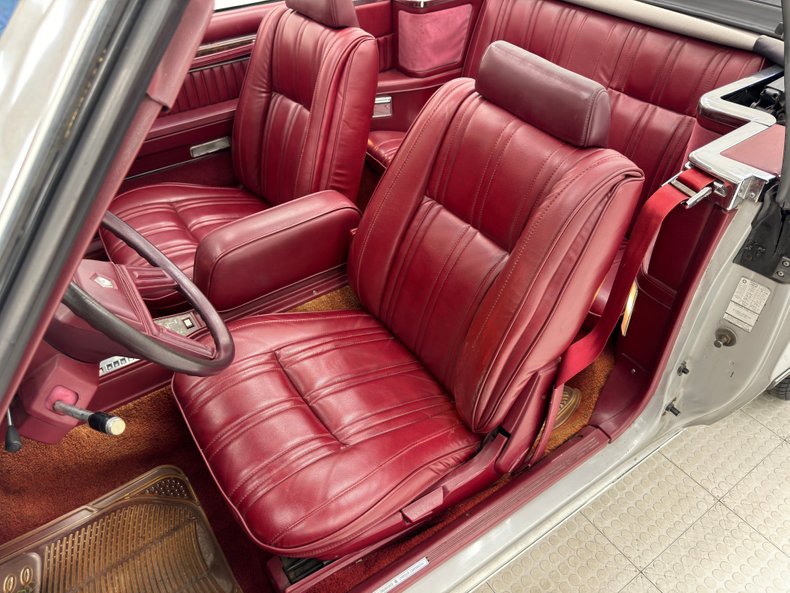Chrysler-Lebaron-1985-Bright-Silver-Metall-Oxblood-40
