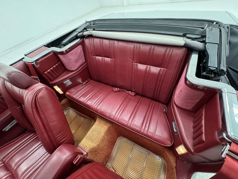 Chrysler-Lebaron-1985-Bright-Silver-Metall-Oxblood-42