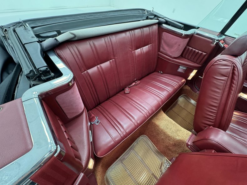 Chrysler-Lebaron-1985-Bright-Silver-Metall-Oxblood-44