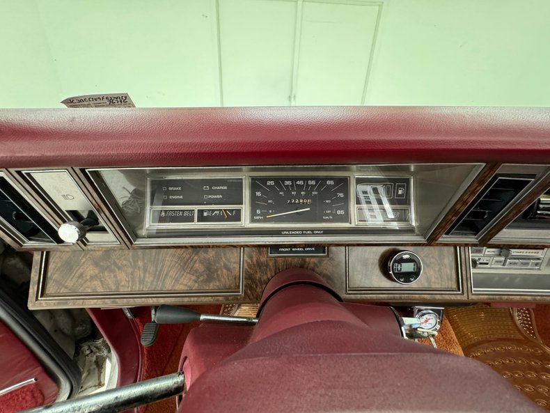 Chrysler-Lebaron-1985-Bright-Silver-Metall-Oxblood-46