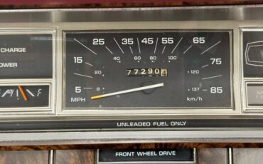 Chrysler-Lebaron-1985-Bright-Silver-Metall-Oxblood-47