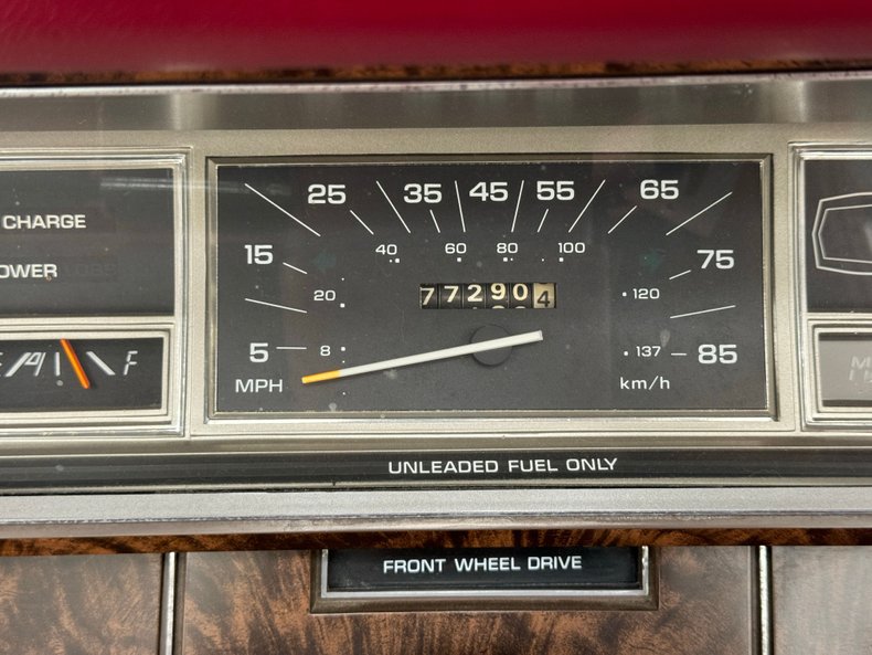 Chrysler-Lebaron-1985-Bright-Silver-Metall-Oxblood-47