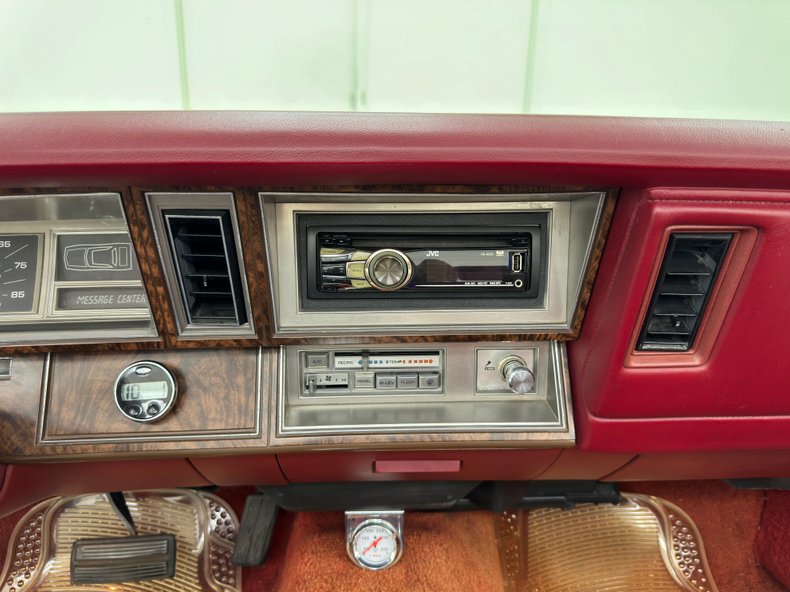 Chrysler-Lebaron-1985-Bright-Silver-Metall-Oxblood-48