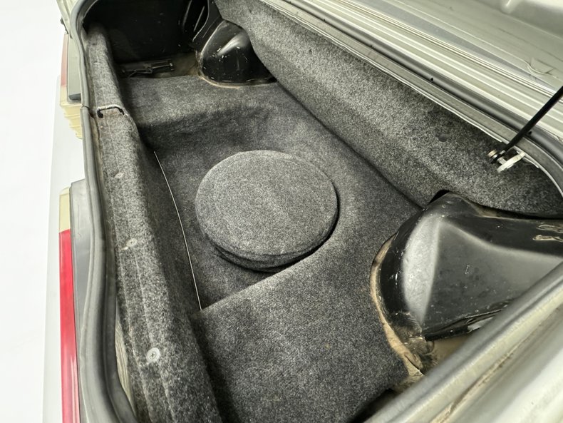 Chrysler-Lebaron-1985-Bright-Silver-Metall-Oxblood-49