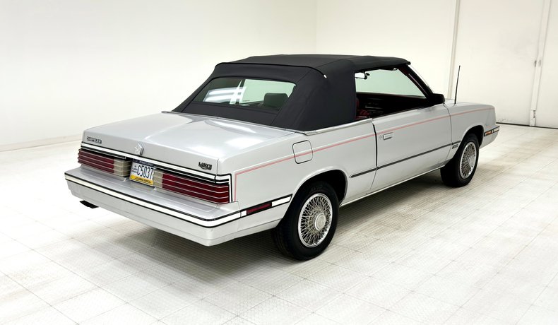Chrysler-Lebaron-1985-Bright-Silver-Metall-Oxblood-6