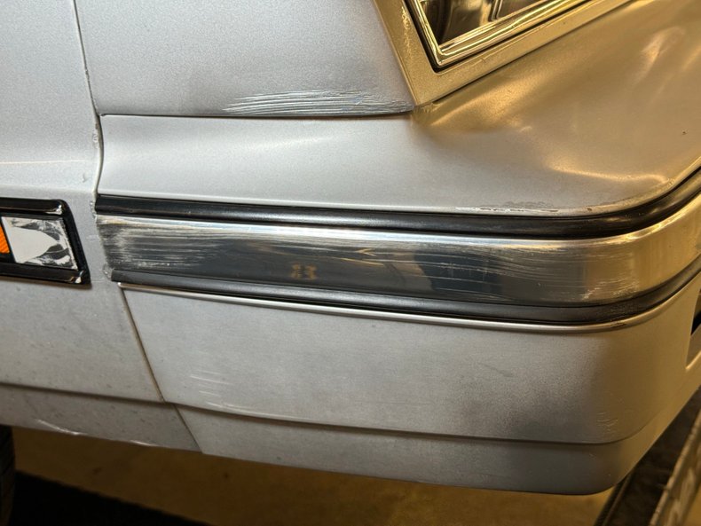 Chrysler-Lebaron-1985-Bright-Silver-Metall-Oxblood-9