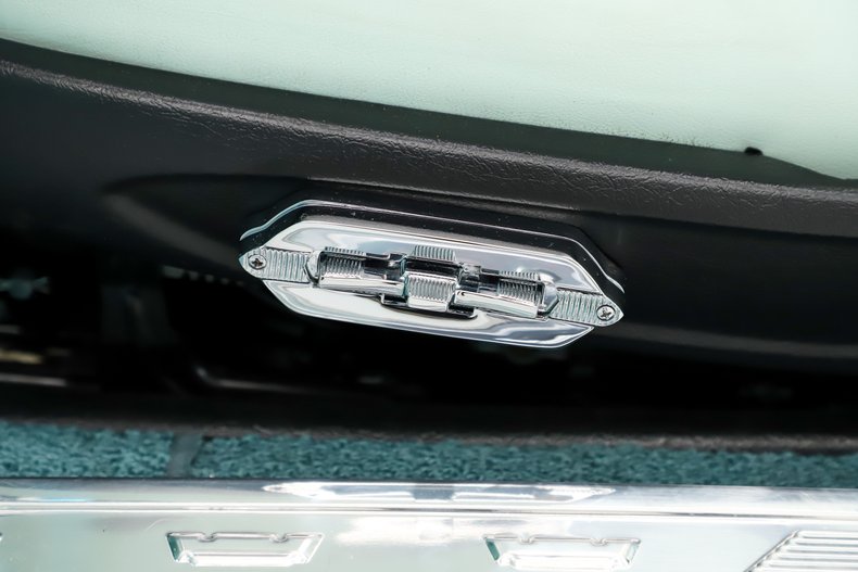 Chrysler-New-yorker-1957-Indian-Turquoise-Turquoise-37