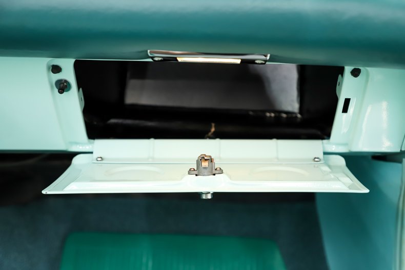 Chrysler-New-yorker-1957-Indian-Turquoise-Turquoise-48