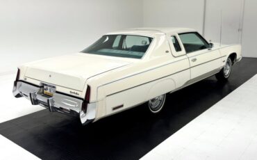 Chrysler-New-yorker-1976-Spinnaker-White-Blue-16
