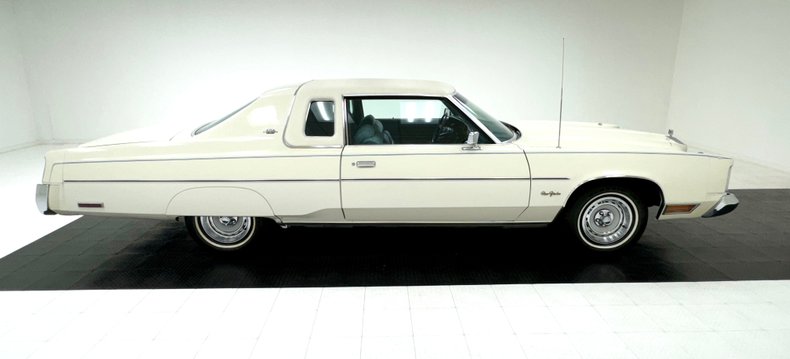 Chrysler-New-yorker-1976-Spinnaker-White-Blue-17