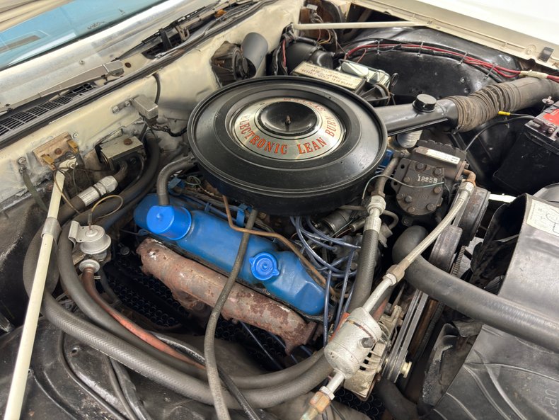 Chrysler-New-yorker-1976-Spinnaker-White-Blue-37