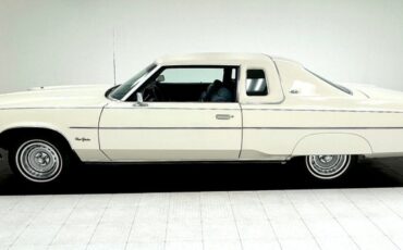 Chrysler-New-yorker-1976-Spinnaker-White-Blue