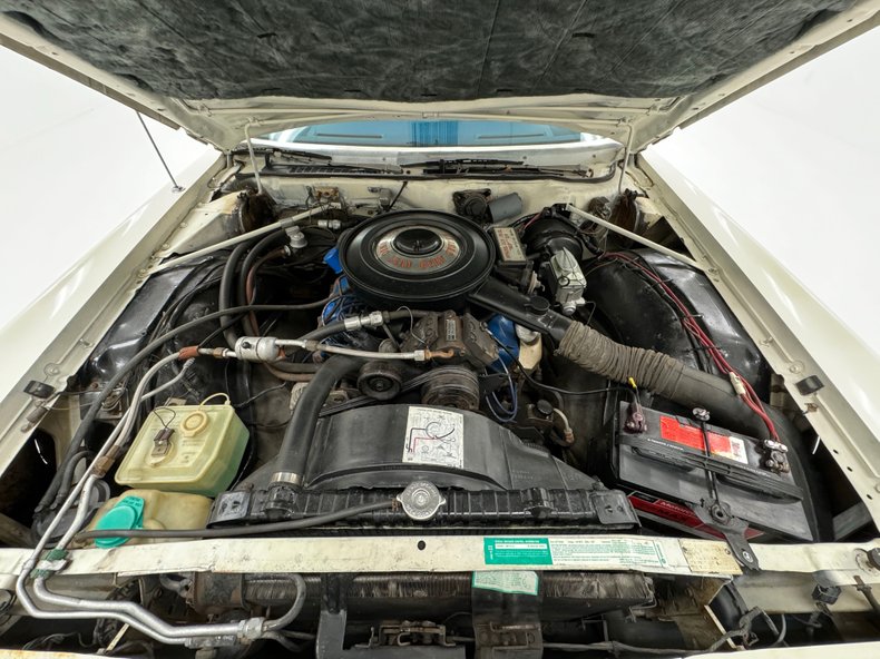 Chrysler-New-yorker-1976-Spinnaker-White-Blue-38