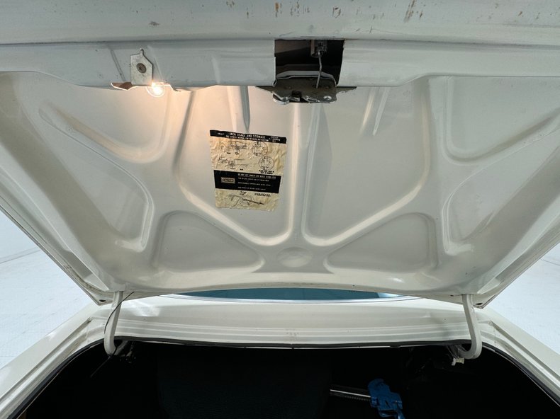 Chrysler-New-yorker-1976-Spinnaker-White-Blue-40