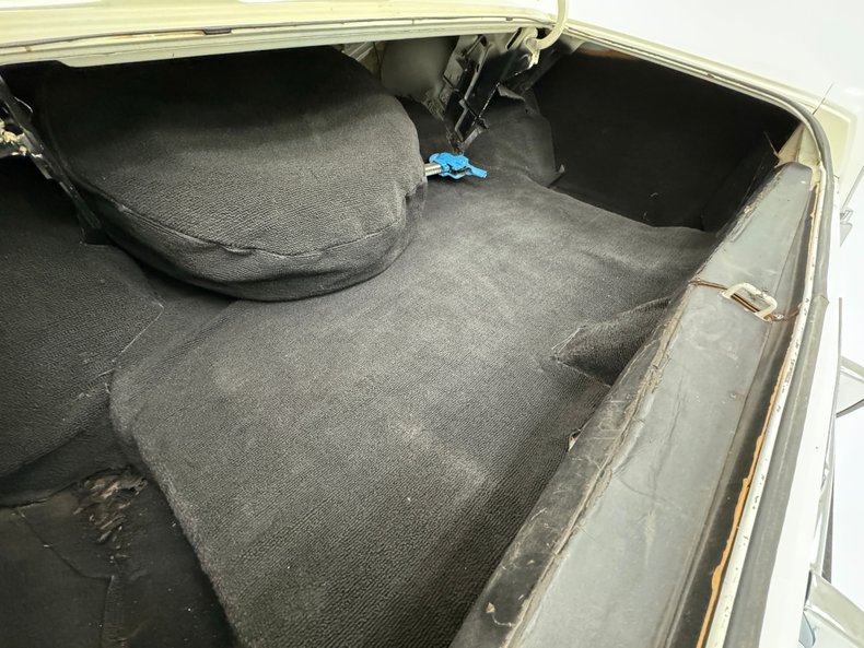 Chrysler-New-yorker-1976-Spinnaker-White-Blue-41