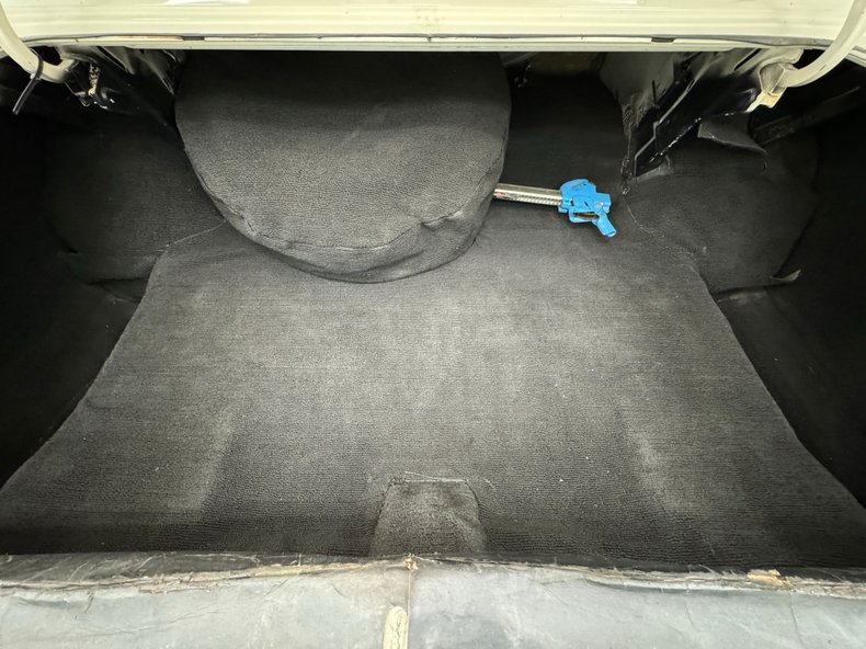 Chrysler-New-yorker-1976-Spinnaker-White-Blue-42