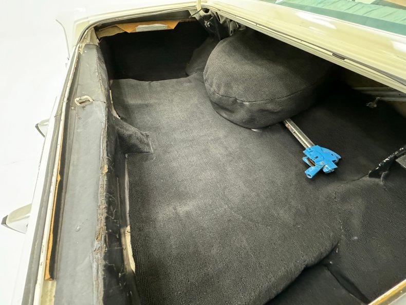 Chrysler-New-yorker-1976-Spinnaker-White-Blue-43