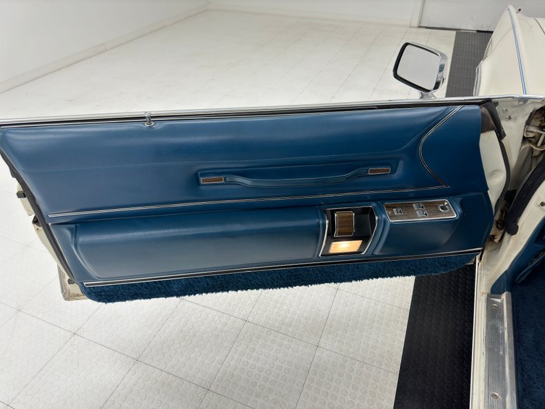 Chrysler-New-yorker-1976-Spinnaker-White-Blue-44