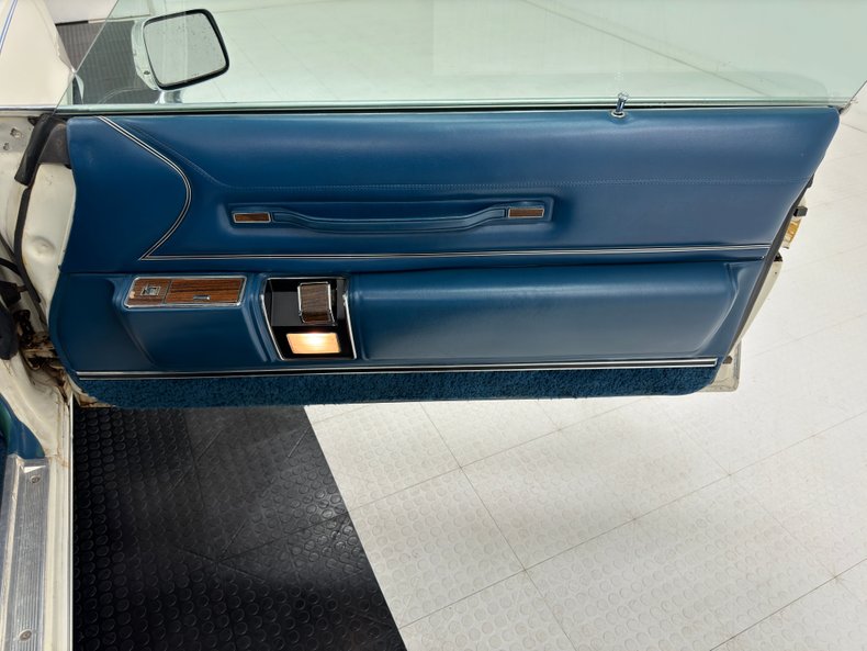 Chrysler-New-yorker-1976-Spinnaker-White-Blue-46