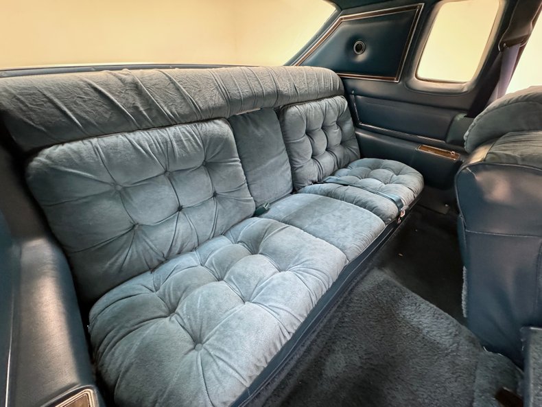 Chrysler-New-yorker-1976-Spinnaker-White-Blue-5