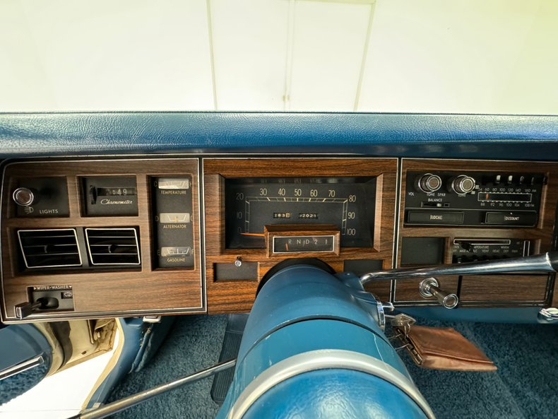 Chrysler-New-yorker-1976-Spinnaker-White-Blue-7