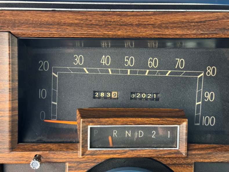 Chrysler-New-yorker-1976-Spinnaker-White-Blue-8