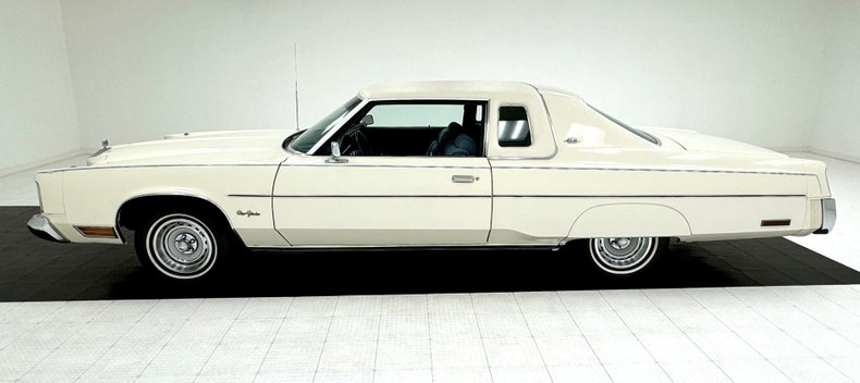 Chrysler-New-yorker-1976-Spinnaker-White-Blue