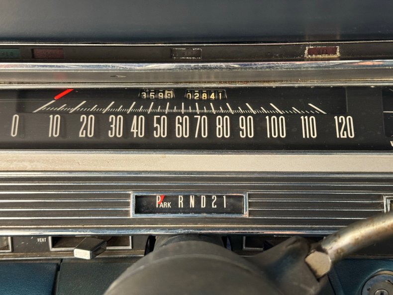 Chrysler-Newport-1968-Sky-Blue-Metallic-Light-Blue-2