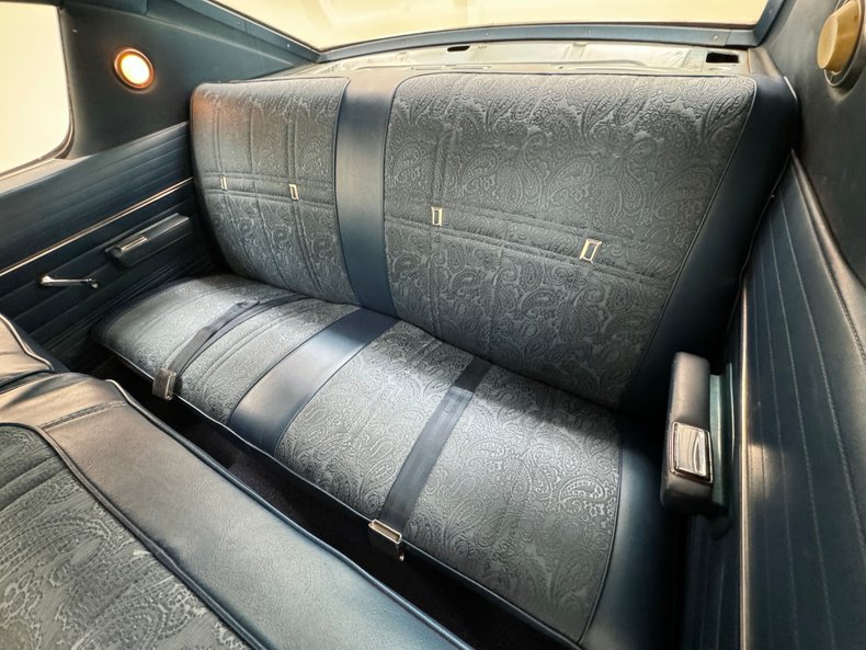 Chrysler-Newport-1968-Sky-Blue-Metallic-Light-Blue-40