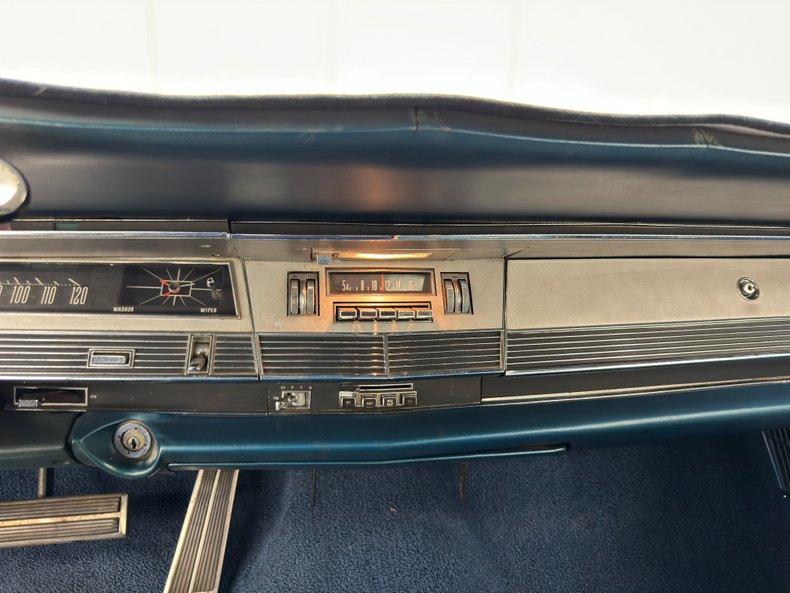 Chrysler-Newport-1968-Sky-Blue-Metallic-Light-Blue-45