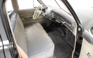 Chrysler-Royal-1950-Black-Tan-10