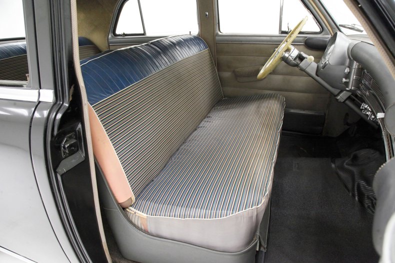 Chrysler-Royal-1950-Black-Tan-11